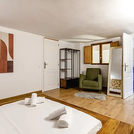 Exotic Little Palace Center Apartment